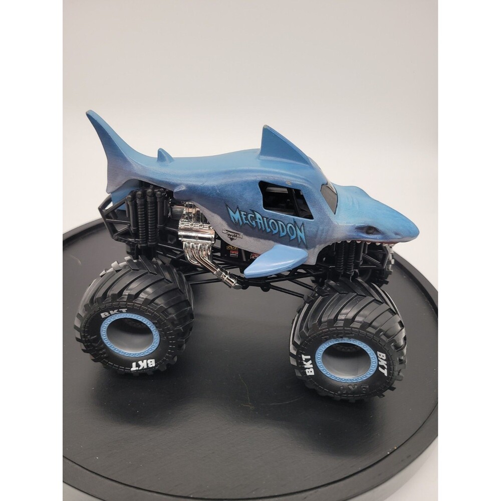Spin Master Monster Truck Megalodon 1:24 Diecast Metal Truck Monster Jam